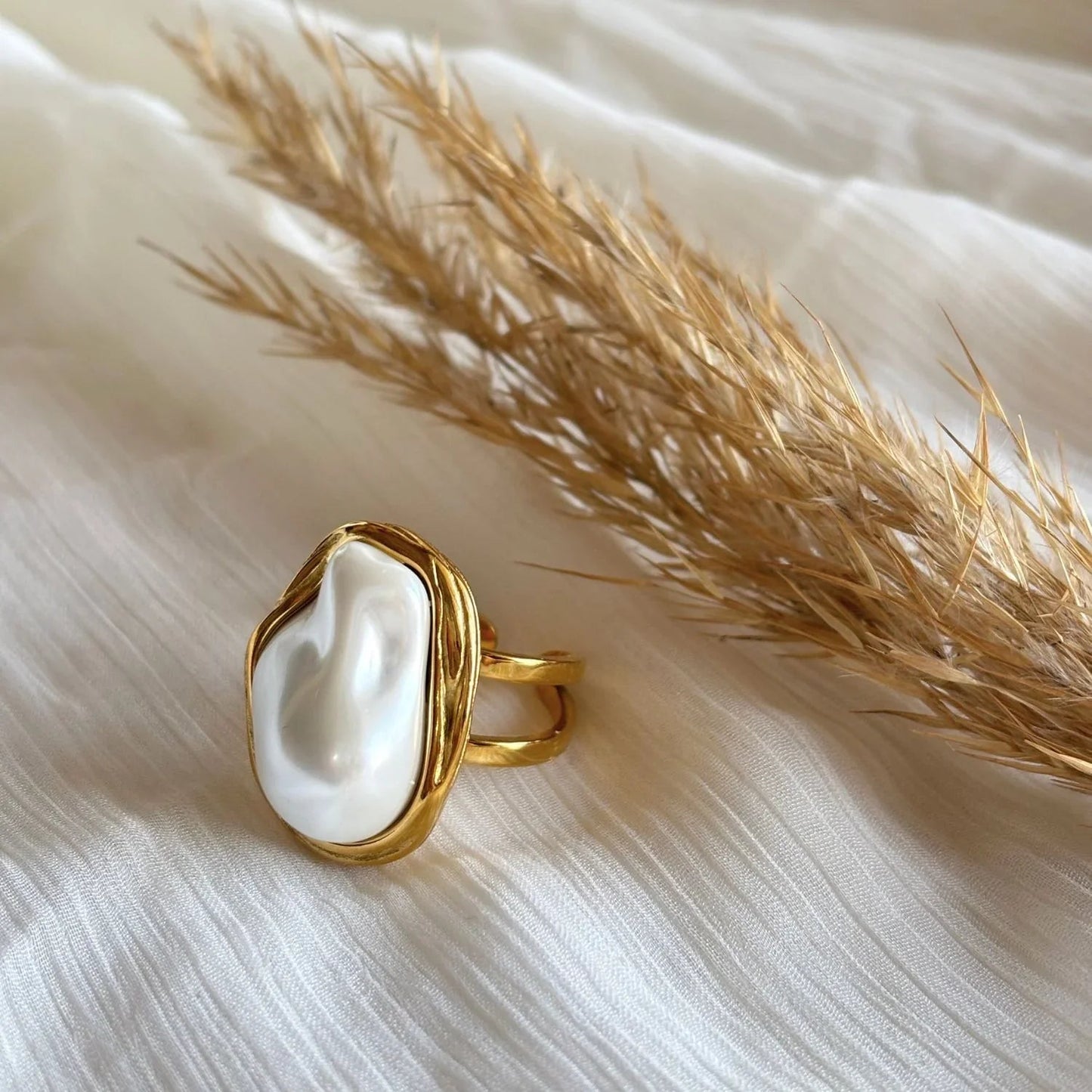 Molten Statement Pearl Ring - DORATA Jewellery